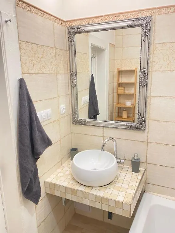 Zizkov Home Apartment Vol.2 براغ