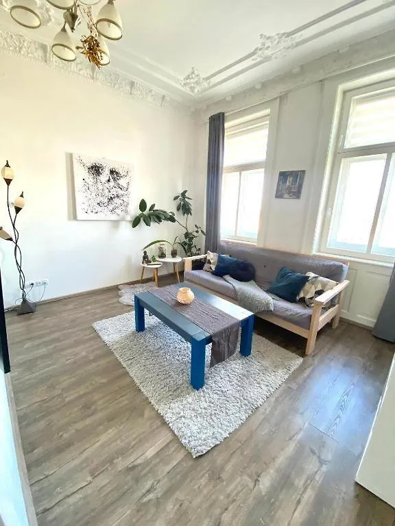 Zizkov Home Apartment Vol.2 براغ